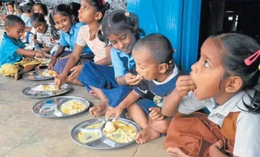 మధ్యాహ్న భోజన పథకంలో పోషకాలు పెంచేందుకు మమత సర్కార్ ఏం చేస్తుంది ? మధ్యాహ్న భోజన పథకంలో పోషకాలు పెంచేందుకు మమత సర్కార్ ఏం చేస్తుంది ?