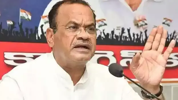 మంత్రి కోమటిరెడ్డి పర్యటనను అడ్డుకున్న బిజెపి