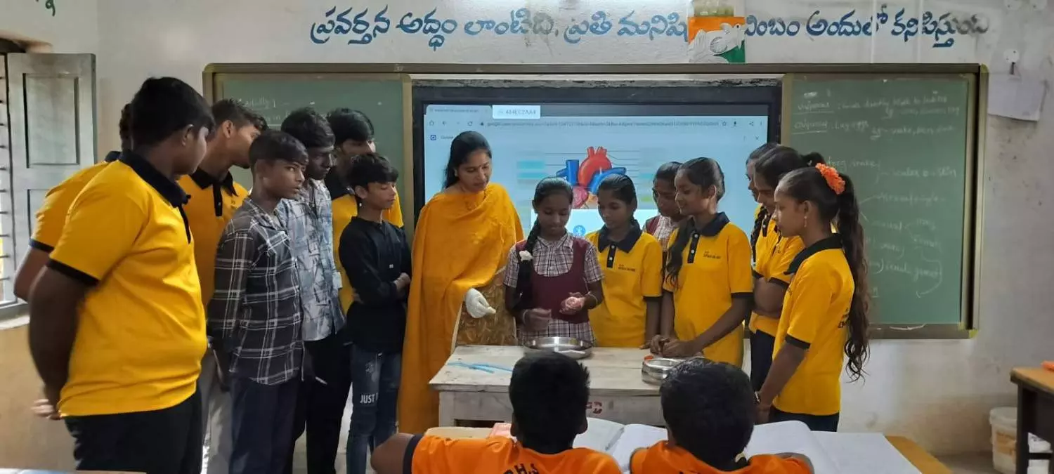 వినూత్న బోధనతో ఉత్తమ ఉపాధ్యాయులయ్యారు...