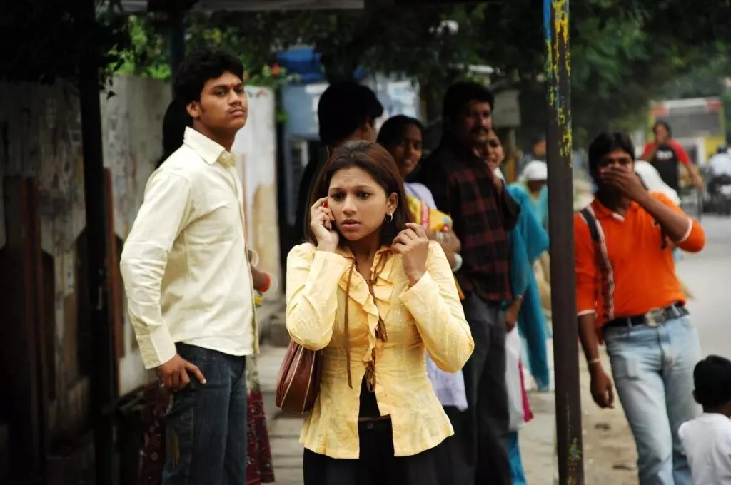 పోకిరీలున్నారు..పారాహుషార్
