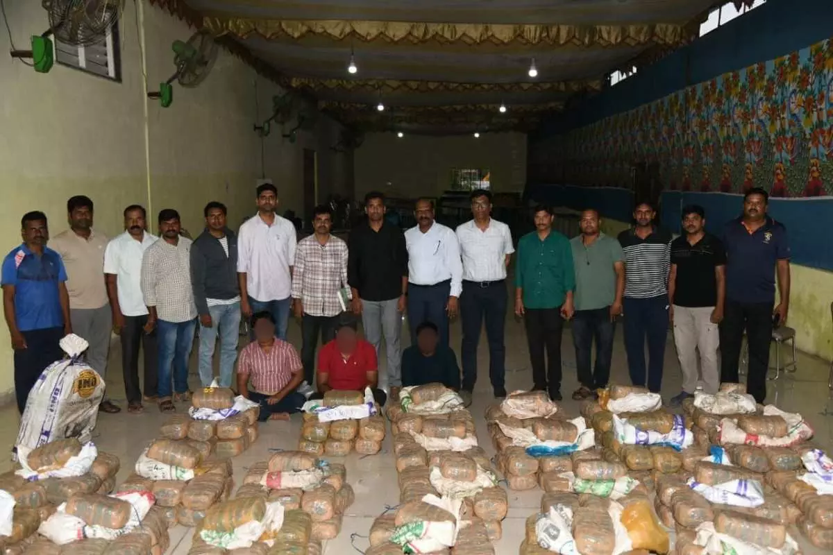 ‘పుష్ప’ తరహాలో గంజాయి స్మగ్లింగ్ ‘పుష్ప’ తరహాలో గంజాయి స్మగ్లింగ్