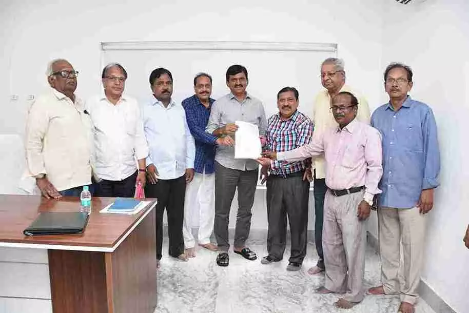 రిటైర్డ్  జర్నలిస్టులకు పెన్షన్ పై కేబినెట్ లో చర్చిస్తాం: పొంగులేటి