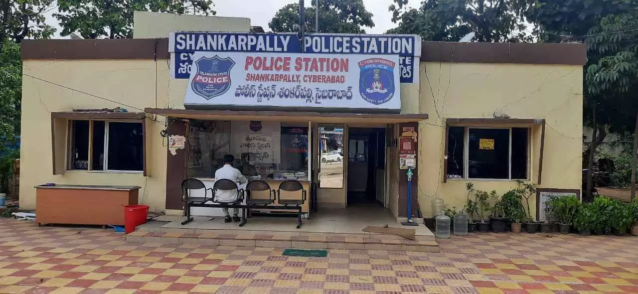 పట్టపగలే శంకర్ పల్లిలో దారి దోపిడి