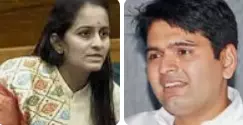 వాళ్లిద్దరు ఎందుకు తిట్టుకున్నారు? సీఎంవో లో ఏమి జరుగుతోందీ? వాళ్లిద్దరు ఎందుకు తిట్టుకున్నారు? సీఎంవో లో ఏమి జరుగుతోందీ?