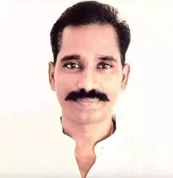 చంద్రబాబు ప్రభుత్వాన్ని ఈ అధికారి ఎందుకు ఎగతాళి చేశారు?