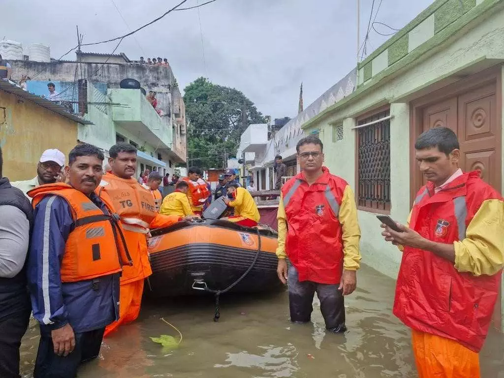 హైదరాబాద్  మూసీ ఆగ్రహించింది...
