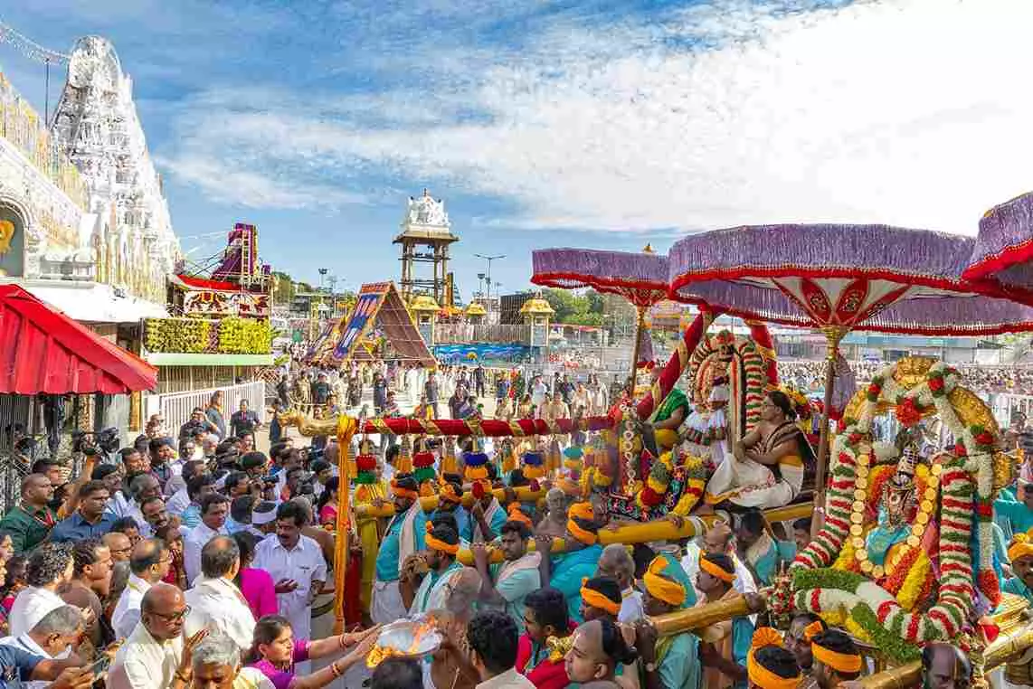 TIRUMALA || మోహినీ అలంకారంలో జగన్మోహనాకారుడు..!