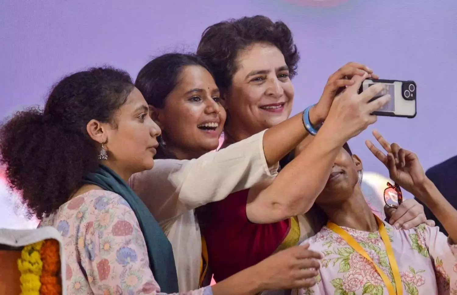 బీహార్లో నగదు బదిలీ ప్రోత్సాహకం మహా కూటమికి చావుదెబ్బెనా? బీహార్లో నగదు బదిలీ ప్రోత్సాహకం మహా కూటమికి చావుదెబ్బెనా?