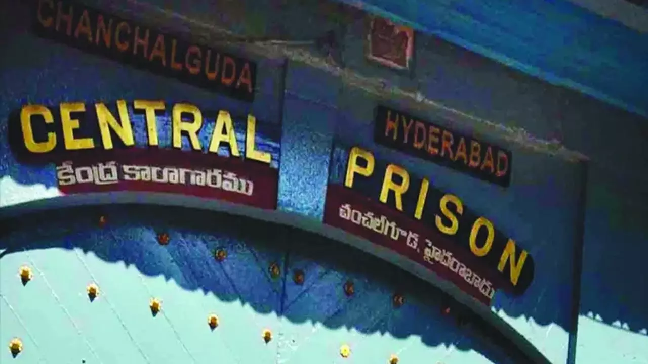 చంచల్‌గూడ జైలులో ఖైదీల దీక్ష?