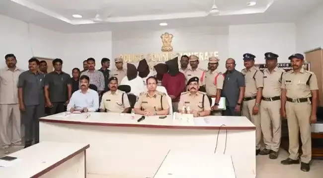 అధిక వడ్డీ  ఆశ చూపి కోట్లాది రూపాయల టోకరా