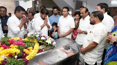 దామోదర్ రెడ్డి భౌతిక కాయానికి సీఎం నివాళి