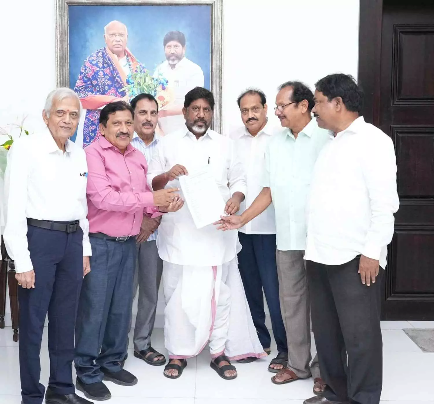 జర్నలిస్టులకు పెన్షన్ కోసం విజ్ఞప్తి