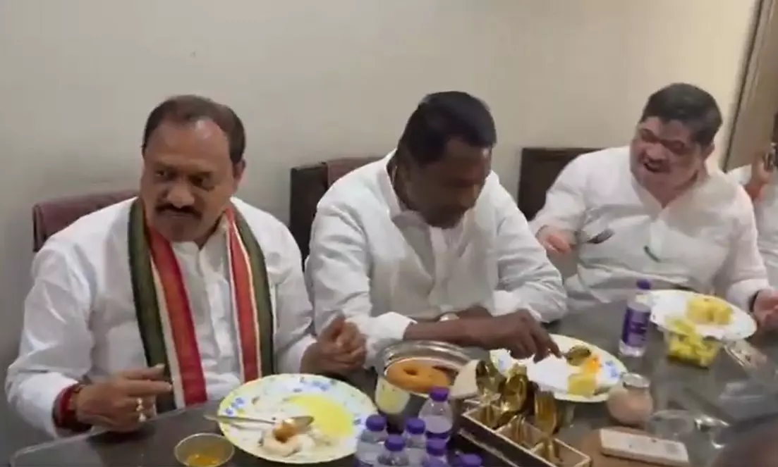 ఇద్దరు మంత్రులను ‘బ్రేక్ ఫాస్ట్’  కలిపిందా ?