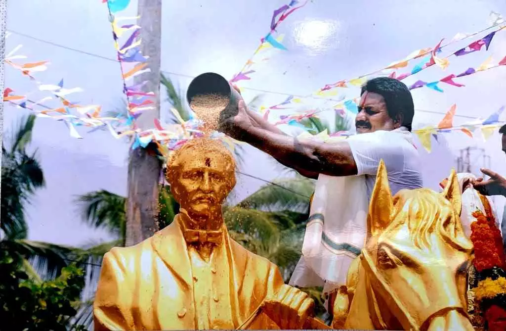 రోజుకు అర్ధరూపాయి కూలీ..