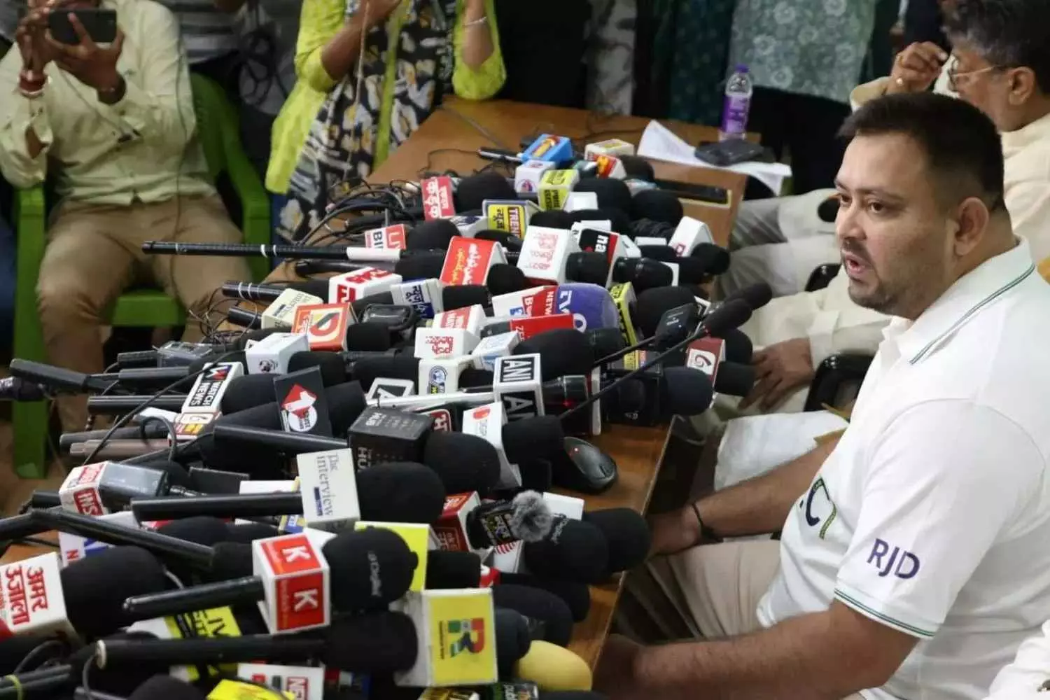 ‘గెలిపిస్తే ఇంటికో ప్రభుత్వ ఉద్యోగం..’ ‘గెలిపిస్తే ఇంటికో ప్రభుత్వ ఉద్యోగం..’