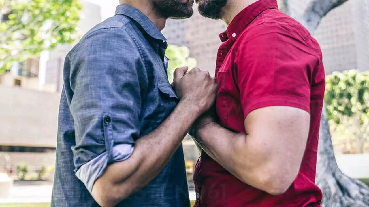 ఇద్దరం ఒకటే అనుకున్నారు.. కట్ చేస్తే... హత్య చేసి ముక్కలుగా నరికి..