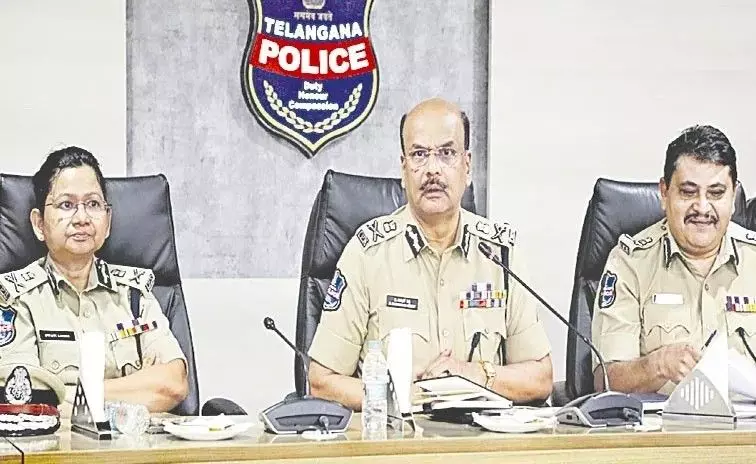 పోలీసులు పాటించాల్సిన ‘ఎఫ్ 3’ గురించి చెప్పిన డీజీపీ పోలీసులు పాటించాల్సిన ‘ఎఫ్ 3’ గురించి చెప్పిన డీజీపీ