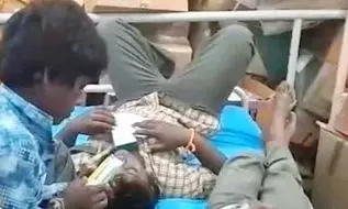 మరో బీసీ హాస్టల్ లో కలుషిత ఆహారం, విద్యార్థులు ఆస్పత్రిపాలు మరో బీసీ హాస్టల్ లో కలుషిత ఆహారం, విద్యార్థులు ఆస్పత్రిపాలు