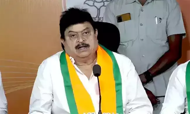 కాంగ్రెస్ గుర్తుపై మజ్లిస్ అభ్యర్థి పోటీ