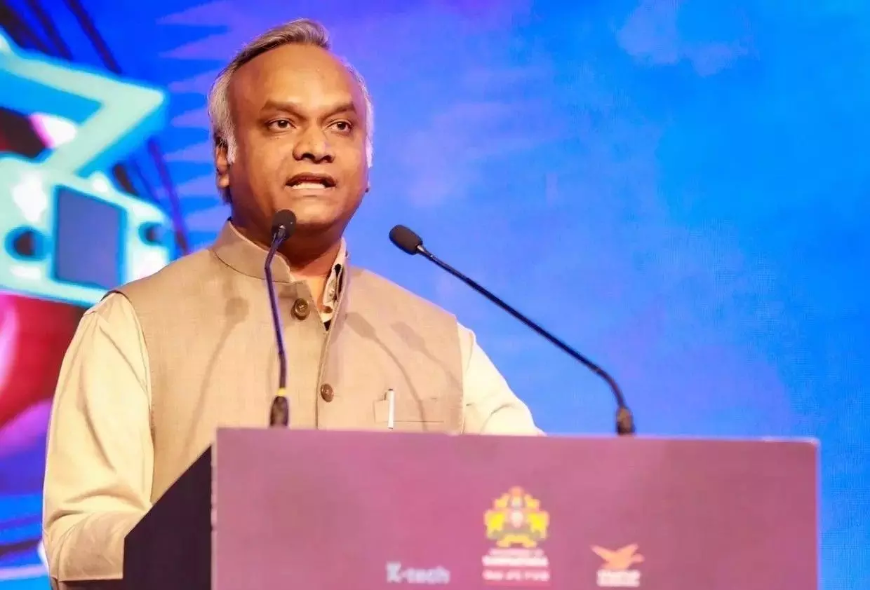 కర్ణాటక మంత్రి ప్రియాంక్ ఖర్గేకు బెదిరింపు కాల్స్ ఎందుకు? కర్ణాటక మంత్రి ప్రియాంక్ ఖర్గేకు బెదిరింపు కాల్స్ ఎందుకు?