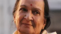 తలవంచని గాన సరస్వతి తల వాల్చిన వేళ