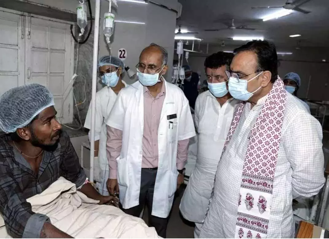 హైవేపై వెళ్తున్న బస్సులో అగ్ని ప్రమాదం, 20 మంది సజీవ దహనం హైవేపై వెళ్తున్న బస్సులో అగ్ని ప్రమాదం, 20 మంది సజీవ దహనం
