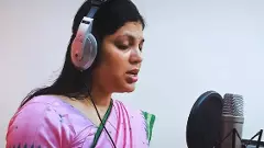 బధిరుల కోసం సైన్ లాంగ్వేజ్ నేర్చుకున్న కరీంనగర్ కలెక్టర్