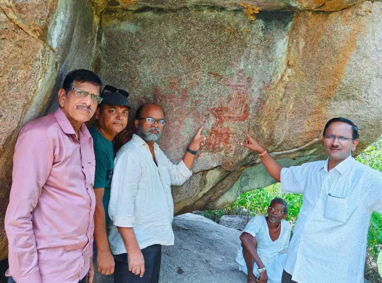 తెలంగాణలో సంగీత కళాకారుడి రాతిచిత్రాల తావు తెలంగాణలో సంగీత కళాకారుడి రాతిచిత్రాల తావు