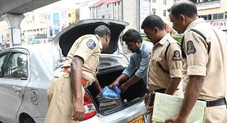 జూబ్లీహిల్స్ ఉప ఎన్నికల్లో డబ్బు,మద్యం ప్రవాహం