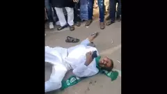 బీహార్ ఎన్నికలు: టికెట్ రాలేదని బట్టలు చించుకుని..