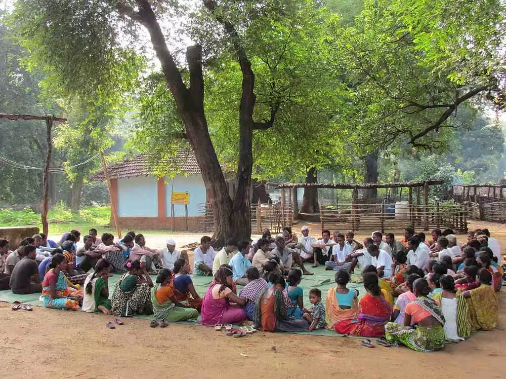 భారత్ లో రాజ్యాంగం, ప్రభుత్వం చెరో దారి పట్టాయి... భారత్ లో రాజ్యాంగం, ప్రభుత్వం చెరో దారి పట్టాయి...