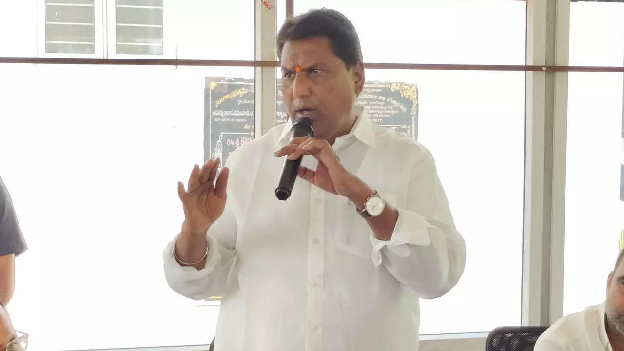 కాంగ్రెస్ను విమర్శించే అర్హత బీఆర్ఎస్ నేతలకు లేదా..? కాంగ్రెస్ను విమర్శించే అర్హత బీఆర్ఎస్ నేతలకు లేదా..?