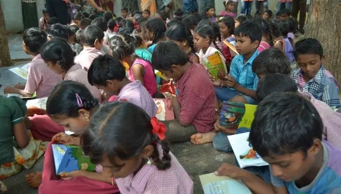 పార్కుల్లో పుడుతున్న మరో గ్రంథాలయోద్యమం పార్కుల్లో పుడుతున్న మరో గ్రంథాలయోద్యమం