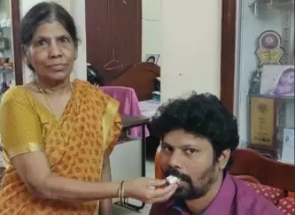 ఇదే చివరి దీపావళి అవుతుందని తల్లీ, కొడుకులు అనుకోలేదు ఇదే చివరి దీపావళి అవుతుందని తల్లీ, కొడుకులు అనుకోలేదు