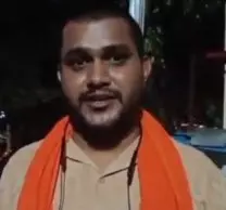 బస్సు ప్రమాదంలో ఆరుగురిని కాపాడింది ఇతనే బస్సు ప్రమాదంలో ఆరుగురిని కాపాడింది ఇతనే