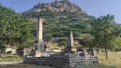 చరిత్ర మరచిన సమాధుల పూలతోట