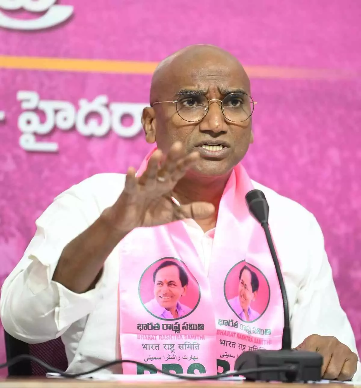 గూండాలకు కాంగ్రెస్ అండ గూండాలకు కాంగ్రెస్ అండ