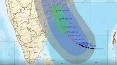 తరుముకొస్తున్న మొంథా తుపాను, వణుకుతున్న కోస్తా