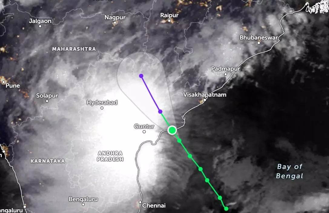 తీరం తాకిన మోంథా తీరం తాకిన మోంథా