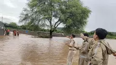 మొంథా ప్రభావంతో తెలంగాణ 16 జిల్లాల్లో ప్లాష్ ప్లడ్స్