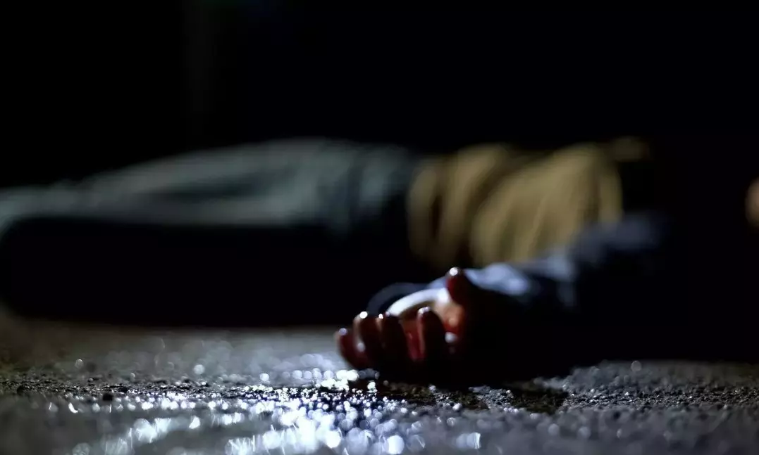 ఉద్దేశపూర్వకంగా బైక్ ను ఢీ కొట్టిన కారు, గిగ్ కార్మికుడి మృతి