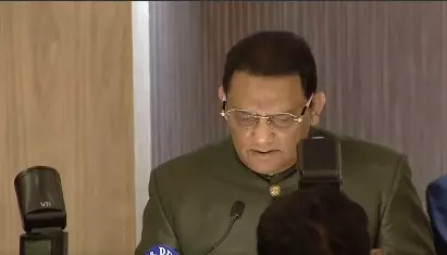 మంత్రిగా ప్రమాణస్వీకారంచేసిన ‘ఒకే ఒక్కడు’ అజహర్ మంత్రిగా ప్రమాణస్వీకారంచేసిన ‘ఒకే ఒక్కడు’ అజహర్