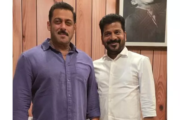 సల్మాన్ ఇంట్లో రేవంత్! అసలు డీల్ ఏంటి? సల్మాన్ ఇంట్లో రేవంత్! అసలు డీల్ ఏంటి?