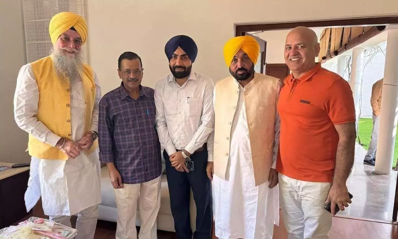 చండీగఢ్లో కేజ్రీవాల్కు 7-స్టార్ బంగ్లా? చండీగఢ్లో కేజ్రీవాల్కు 7-స్టార్ బంగ్లా?