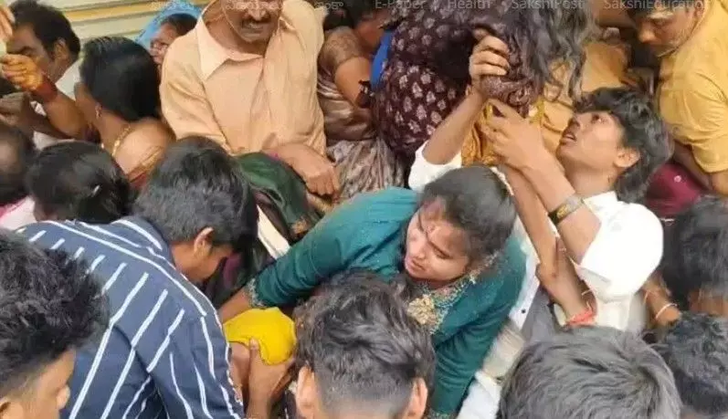 ఇప్పుడది కాశీబుగ్గ కాదు.. కన్నీటి బుగ్గ.. ఇప్పుడది కాశీబుగ్గ కాదు.. కన్నీటి బుగ్గ..