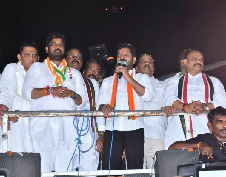 కాంగ్రెస్ ఓడితే ఏమవుతుందో నేరుగా చెప్పేసిన రేవంత్ కాంగ్రెస్ ఓడితే ఏమవుతుందో నేరుగా చెప్పేసిన రేవంత్