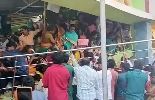 కాశీబుగ్గ టెంపుల్ తొక్కిసలాటలో చనిపోయిన వారి వివరాలు... కాశీబుగ్గ టెంపుల్ తొక్కిసలాటలో చనిపోయిన వారి వివరాలు...