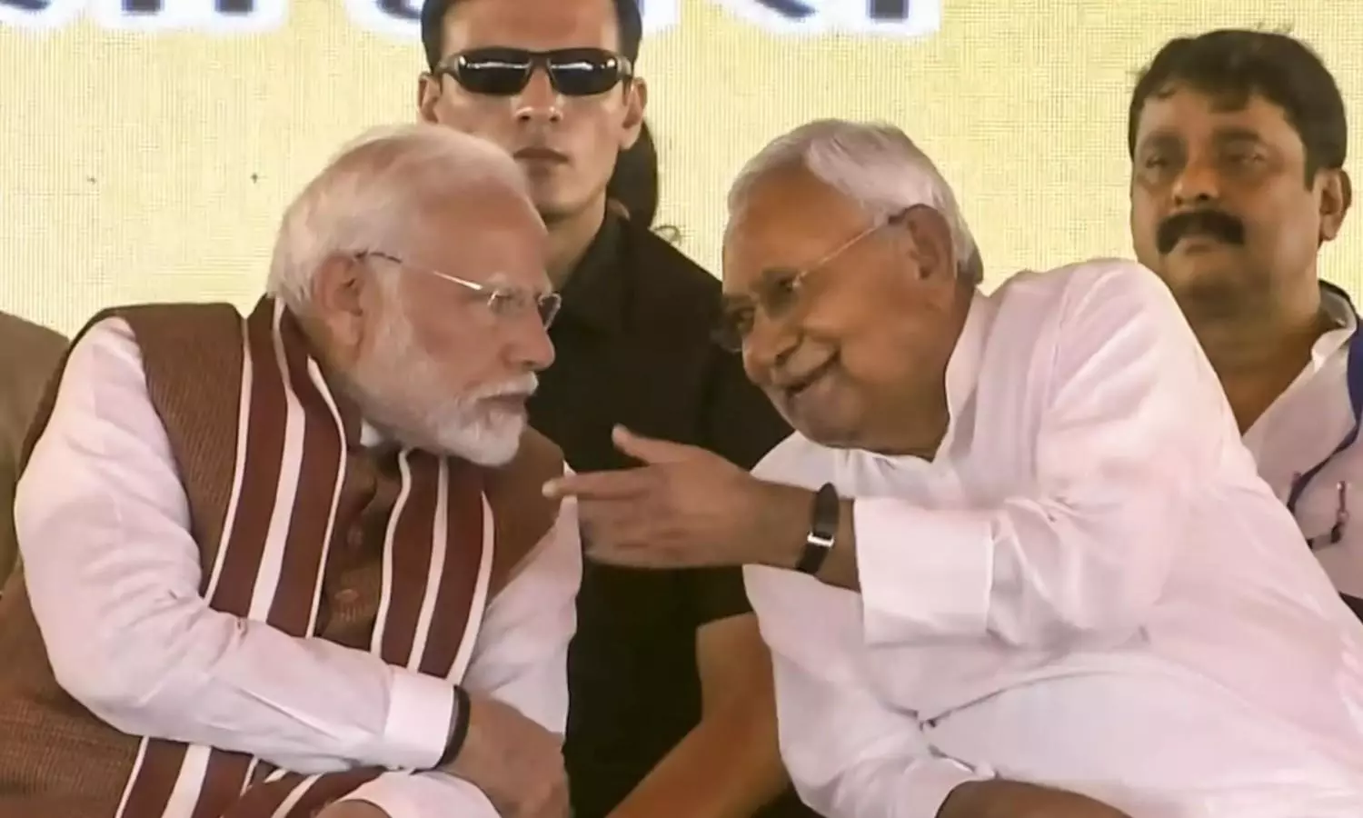 RJD పాలనను గుర్తుచేస్తూ.. బాహుబలిలను రంగంలోకి దింపిన NDA