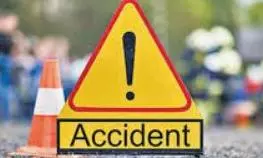 కర్లపాలెం వద్ద ఘోర ప్రమాదం, ఎమ్మెల్యే బంధువులు మృతి