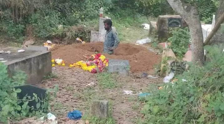 మదనపల్లె:ఖననం చేసిన శవం చోరీకి యత్నం?